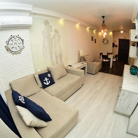 Stars Apartment Батуми Екстериор снимка