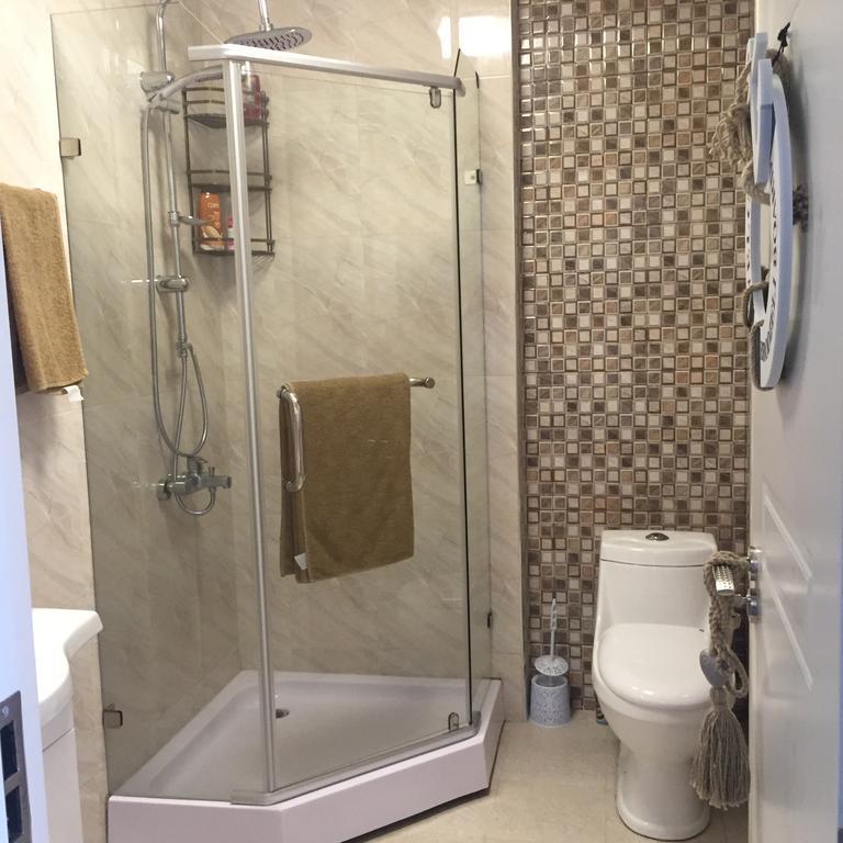 Stars Apartment Батуми Екстериор снимка