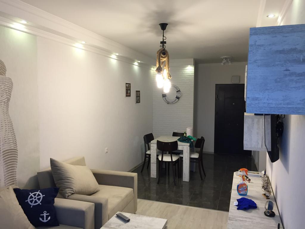 Stars Apartment Батуми Екстериор снимка