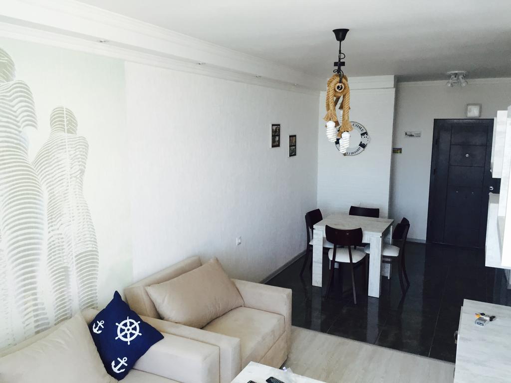 Stars Apartment Батуми Екстериор снимка
