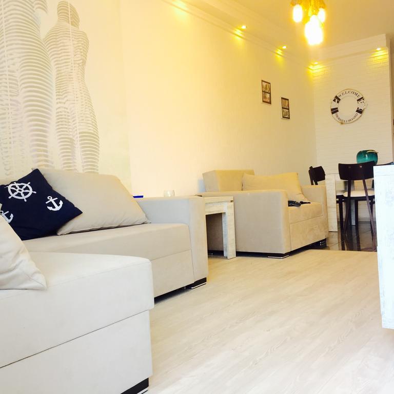 Stars Apartment Батуми Екстериор снимка