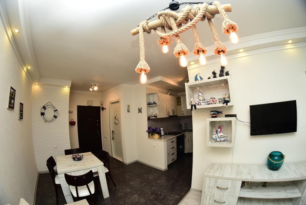 Stars Apartment Батуми Екстериор снимка