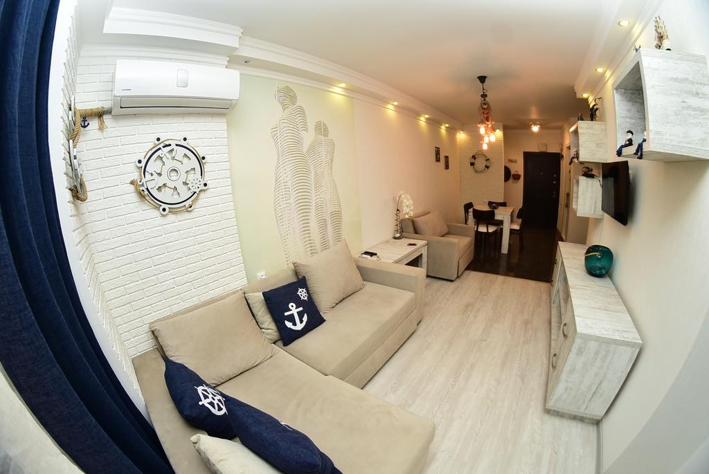 Stars Apartment Батуми Екстериор снимка
