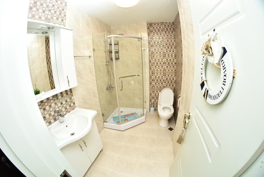 Stars Apartment Батуми Екстериор снимка