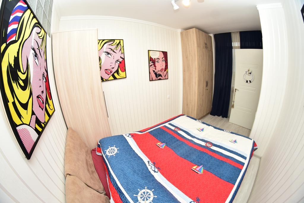 Stars Apartment Батуми Екстериор снимка