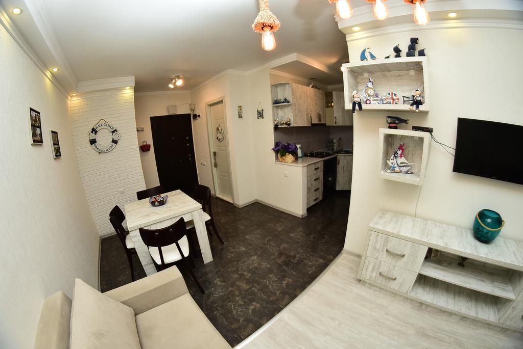 Stars Apartment Батуми Екстериор снимка