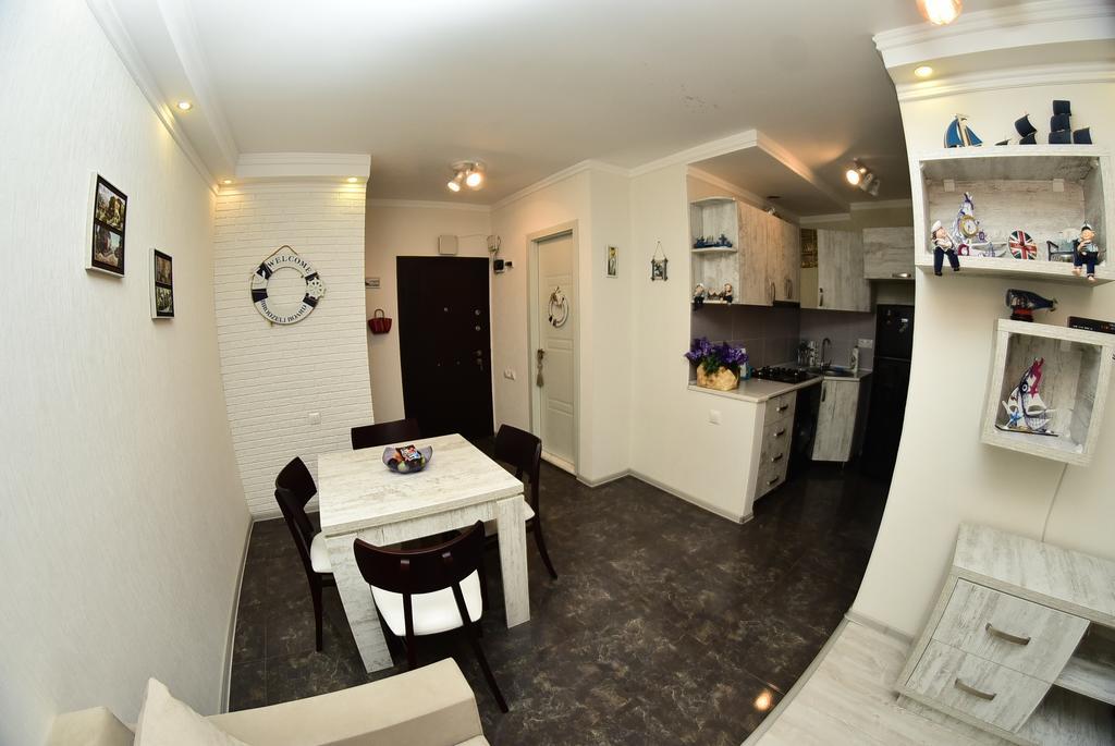 Stars Apartment Батуми Екстериор снимка