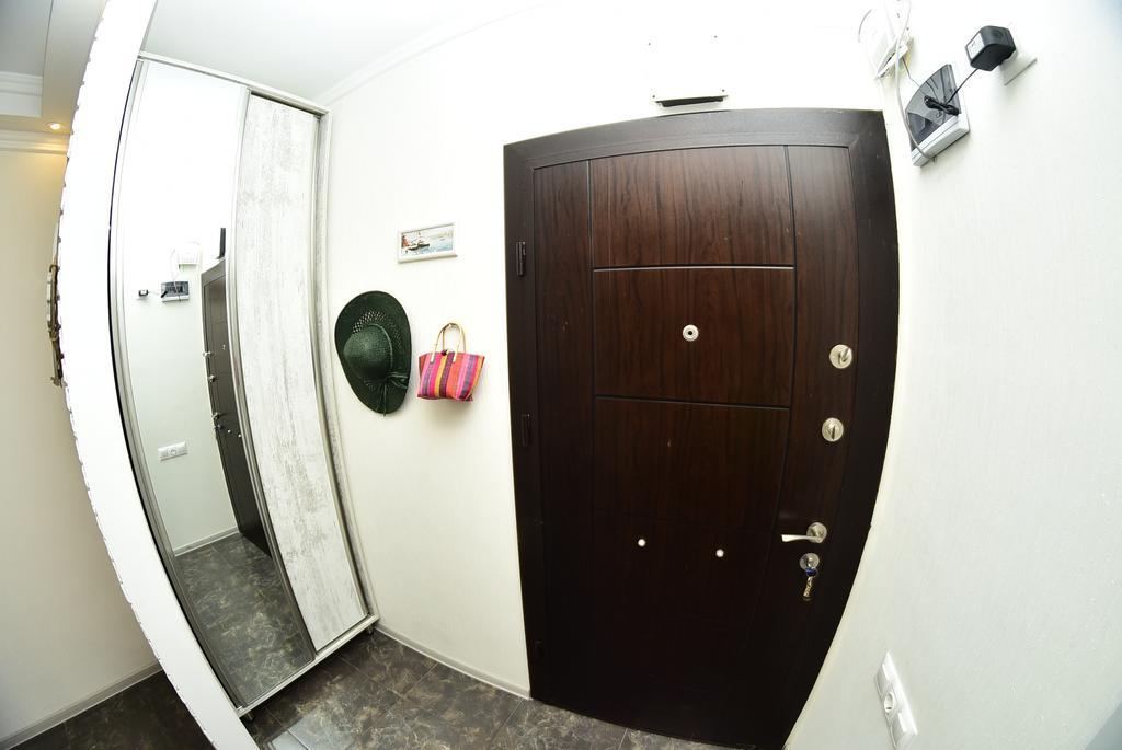 Stars Apartment Батуми Екстериор снимка